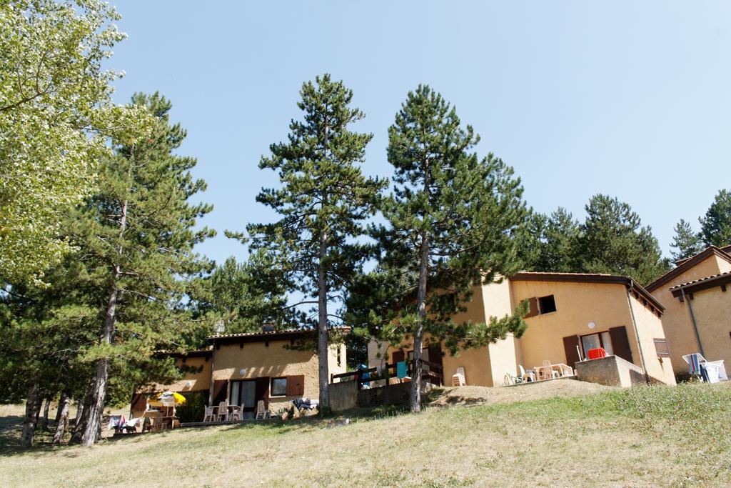 Hotel Vvf Drome Provence Montbrun-les-Bains Exteriér fotografie
